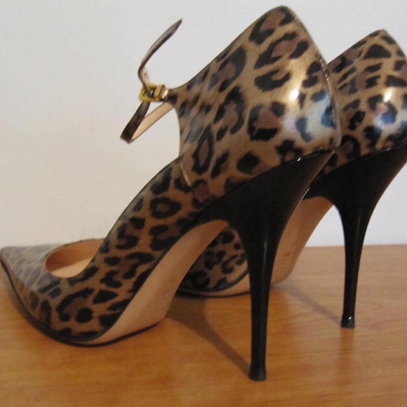 Casadei Pellame leopard-patent T-strap pump, SZ40 - Picture 4 of 8